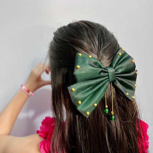 Green Bow with Golden Pearls