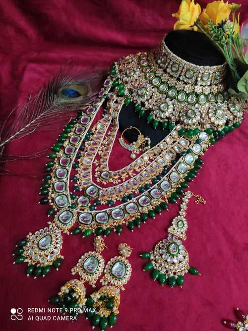 Kundan Heavy Jewelry Set in Green Color