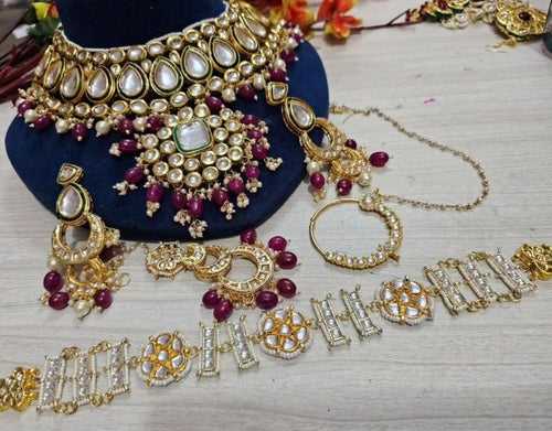 Exquisite Kundan Choker Necklace Set for Timeless Elegance