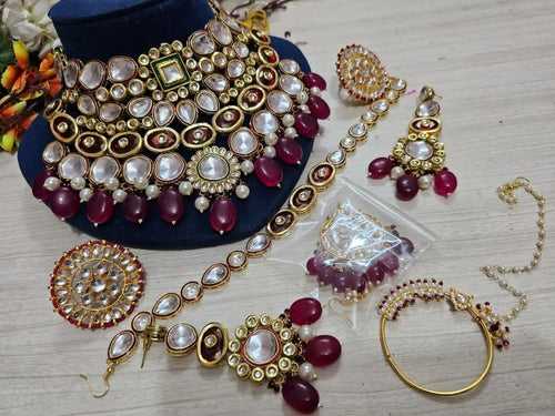 Opulent Elegance: Kundan Choker Necklace Set for Exquisite Glamour