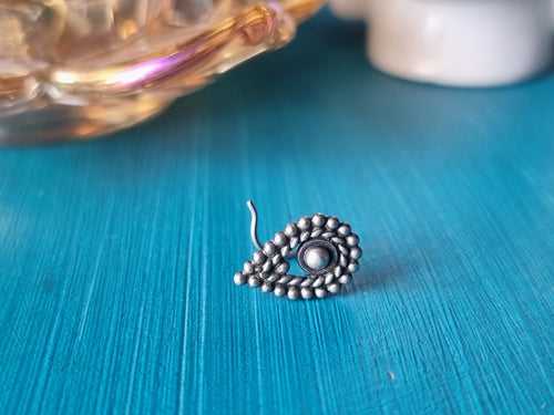 SHASHTI. Braided nose stud.