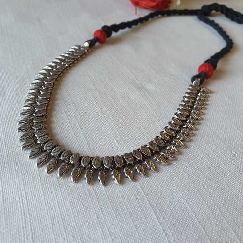 DEEPALI. Pretty neckpiece in pure silver.