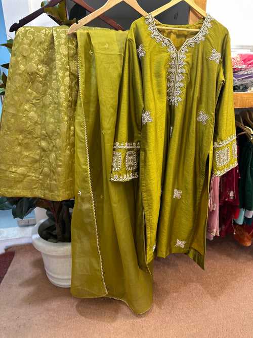 Handembroidered kurta set 3 pc