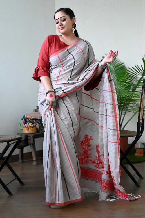 Light Grey Pure Bengali Cotton Taant Handloom Saree.