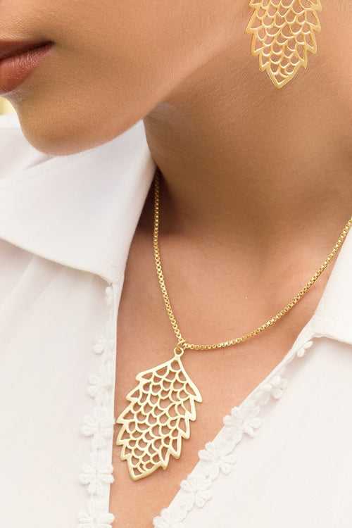 Sleek Leaf Necklace