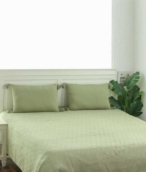 3D Cubic Scenic Green 100% Cotton Knitted With Polyester Filled King Size Bed Cover With 2 Pillow Covers(Set of 3 Pcs)
