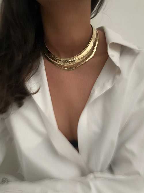 Shaila luster hasli necklace