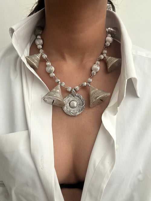 Bell saga necklace