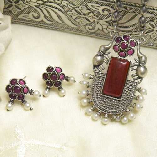 Red Stone Kundan Pendant Necklace Earring Set