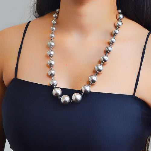 Ball silver necklace