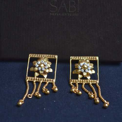 Floral Earrings(gold polish)