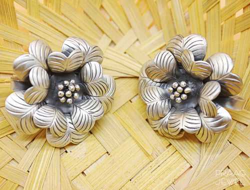 Sandhija Floral 925 Silver Stud Earrings With Oxidized Polish 0107