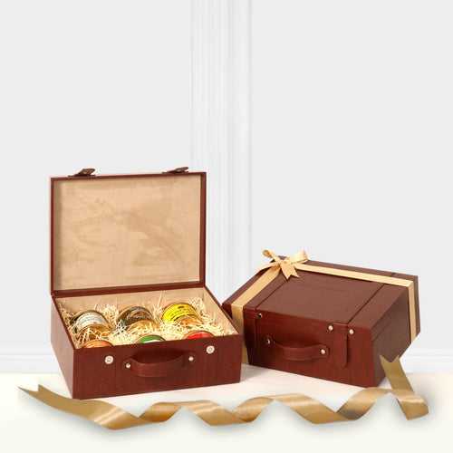 Luxury Leatherette Trunk: Tea Gift Box ( Pack of 6)
