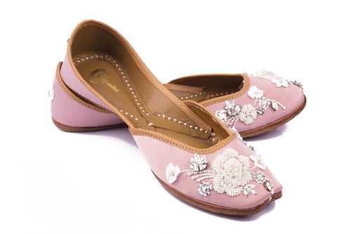 Majestic Pink Jutti - Elegant Fusion of Tradition and Style