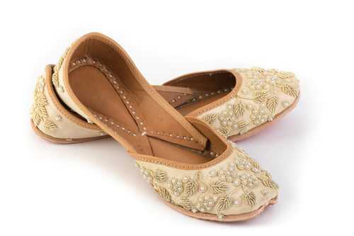 Royal Zardozi Jutti - Cream Elegance with Pearls and Embroidery