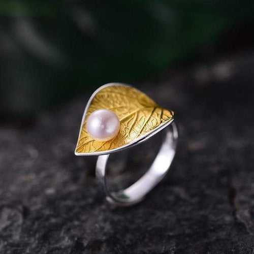 Notorious Textured Leaf Pearl Ring
