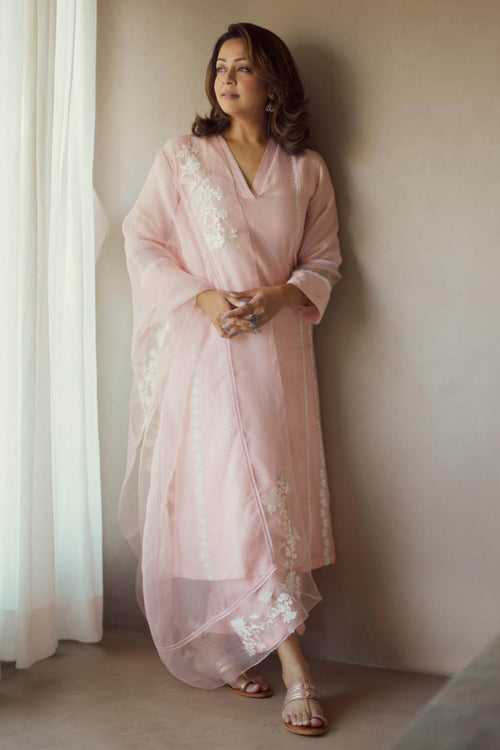 Jyotika Saravanan in Blush Pink Embroidered Chanderi Kurta Set