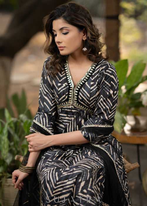 Hand embroidered Rayon printed empire line kurta with pant - Net Dupatta Optional