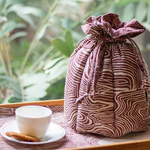 Pink coiled reversible tea cozy set