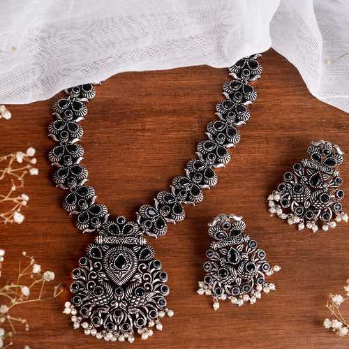 Teejh Vaidehi Black Stone Necklace Set