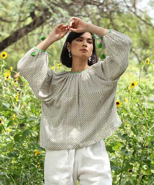 White Cotton Double Gauze Printed Top With Gathers At The Neckline And Sleeves