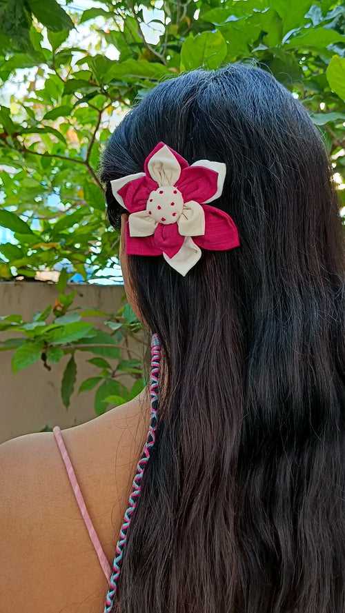 Strawbie hair clip