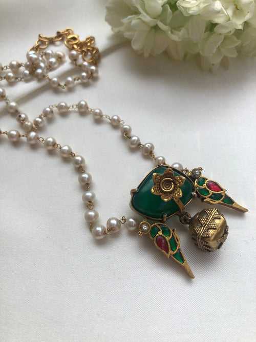 Green onyx kundan pendant with pearls chain