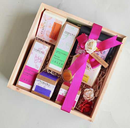 Femnora Exotic Gift Hamper - Ideal gift for anniversaries, birthdays, baby showers & wedding favours