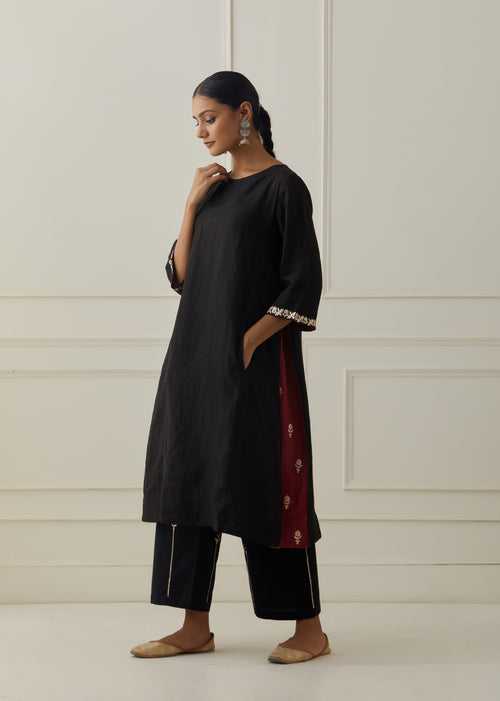 BLACK SIDE PANEL LINEN KURTA