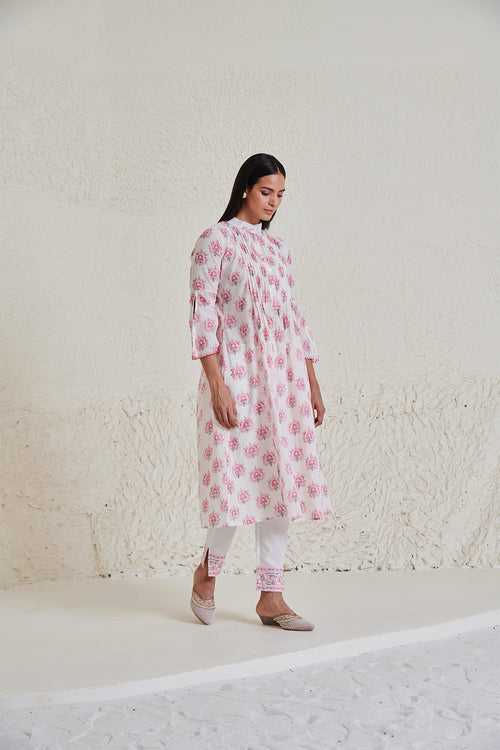 Urvi Pintuck kurta