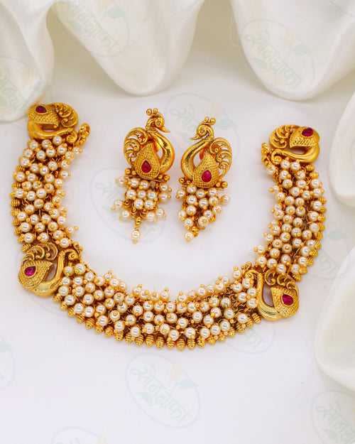 ROYAL GLAM PEARL NECKLACE