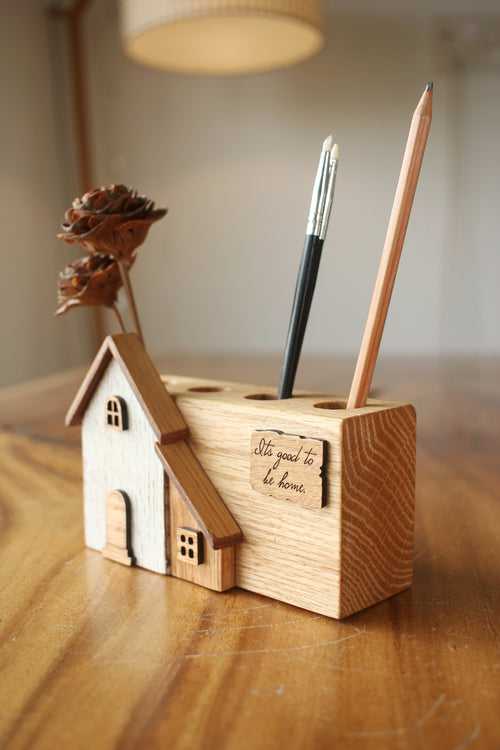 Oak House Pen Stand #6