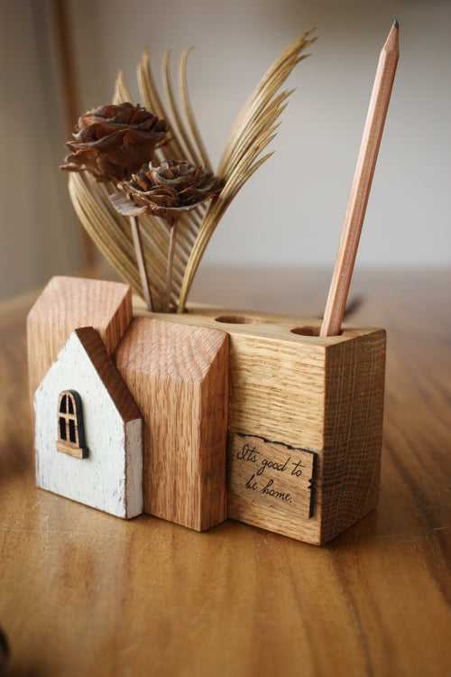 Oak House Pen Stand #1