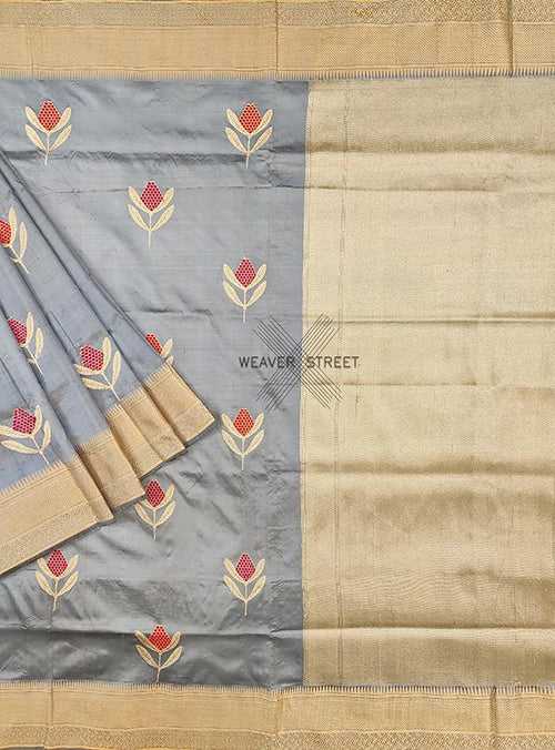 Grey Katan silk Handwoven Banarasi saree with flower kadwa buta