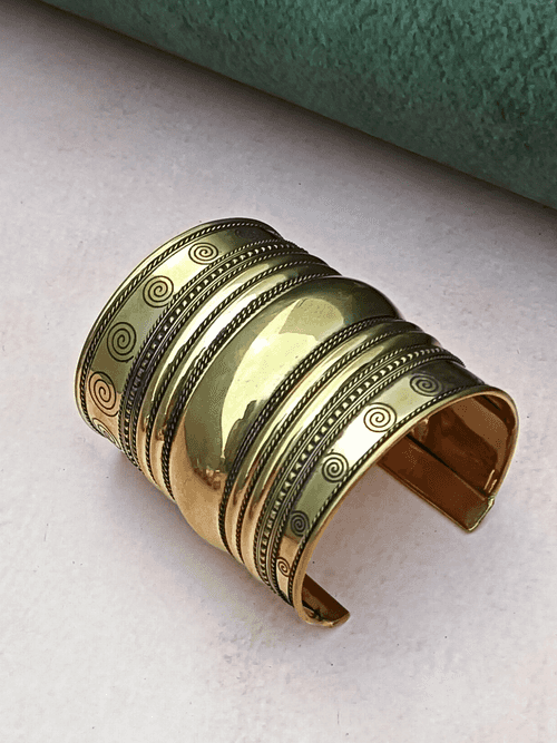 The Double Rib Stitched Golden Handcuff