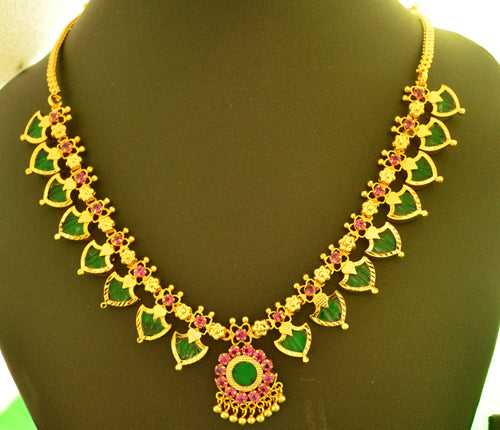 Itscustommade Green palakka necklace with 16 palakka