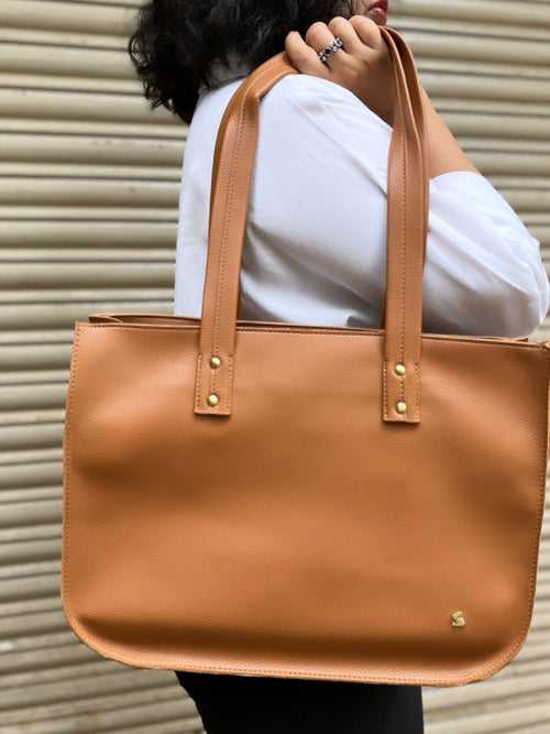 The Basic Tote - Tan Pebble