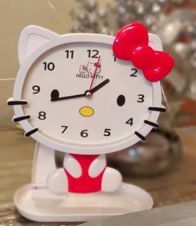 Kitty Swing Table Clock