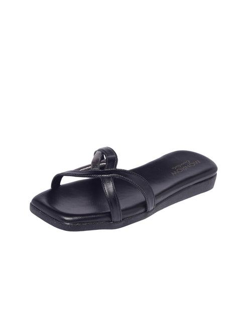 Everly Black Flat