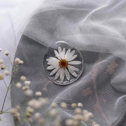 Dainty Daisy Pin