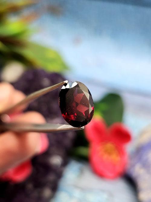 Red Garnet Faceted Loose Gemstones in Oval Shaped - Timeless Sophistication & Passionate Elegance - Lot of 6 units