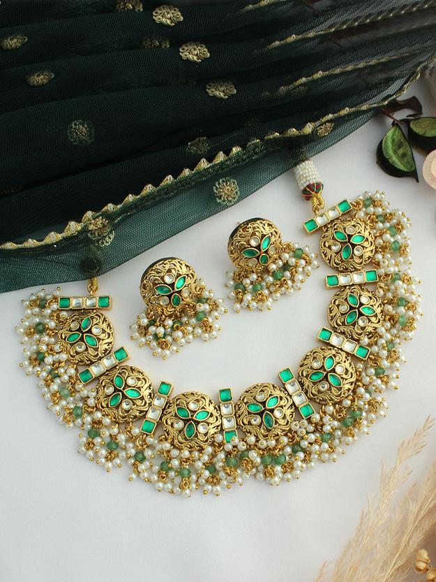 Urwa Bib Necklace Set