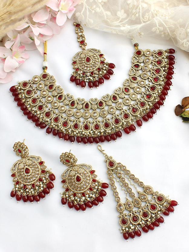 Nivika Bib Necklace Set