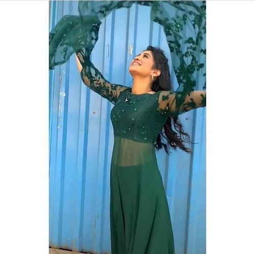 Shivangi Joshi Dark Green Dress Full Stitched