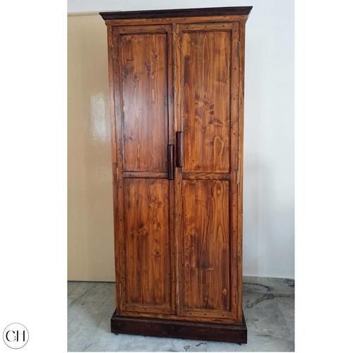 Victoria - Colonial-style Wardrobe with Handmade Wooden Handles