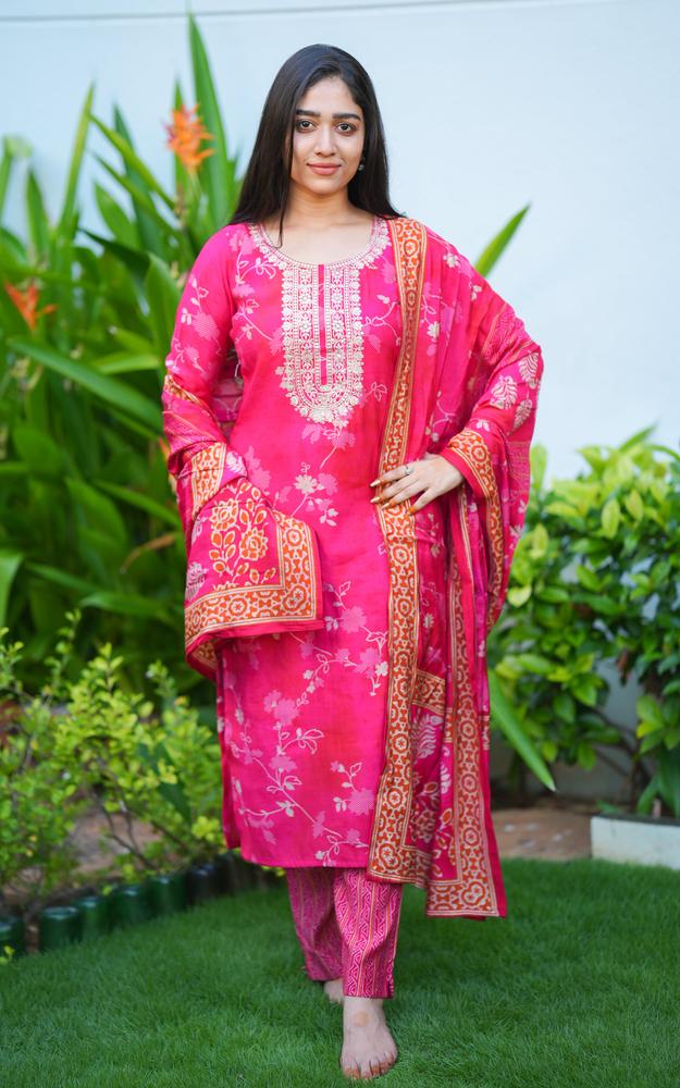 Manasii Pink (Kurti+Pant+Dupatta)