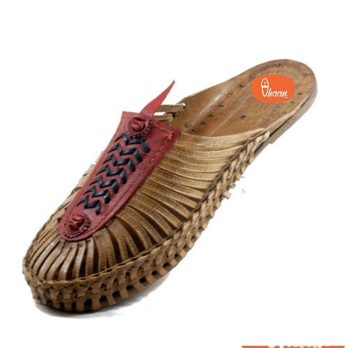 Red handcrafted kolhapuri shoes for Women