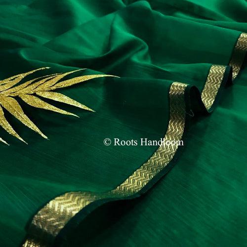 (Shop the look) Bottle Green Maheshwari Saree with jute Pallu