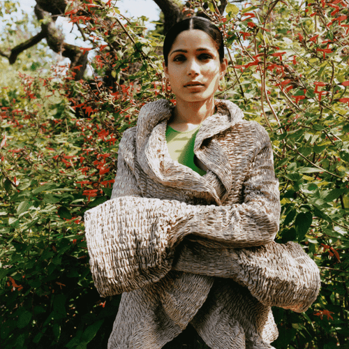 Freida Pinto in Mega U-links