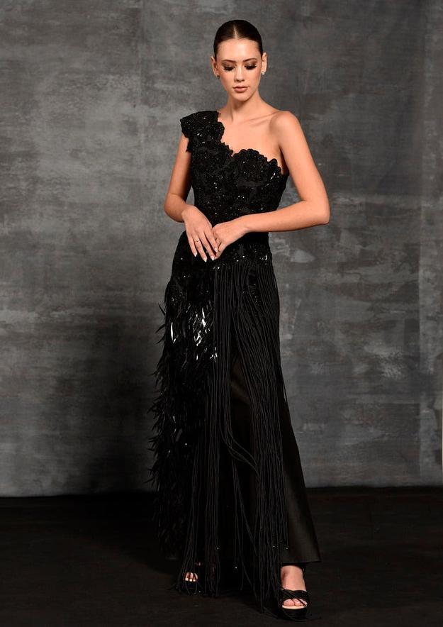 Black one-shoulder gown